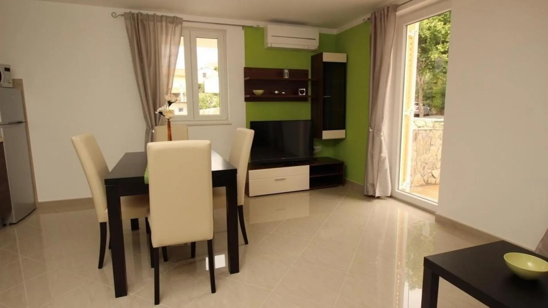 Wohnung In Baska Mit Grill Und Gemeinsamem Pool Croatia