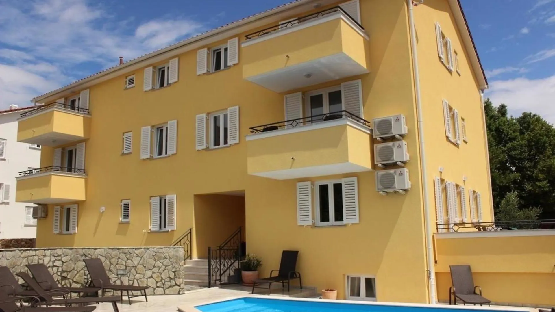 Wohnung In Baska Mit Grill Und Gemeinsamem Pool