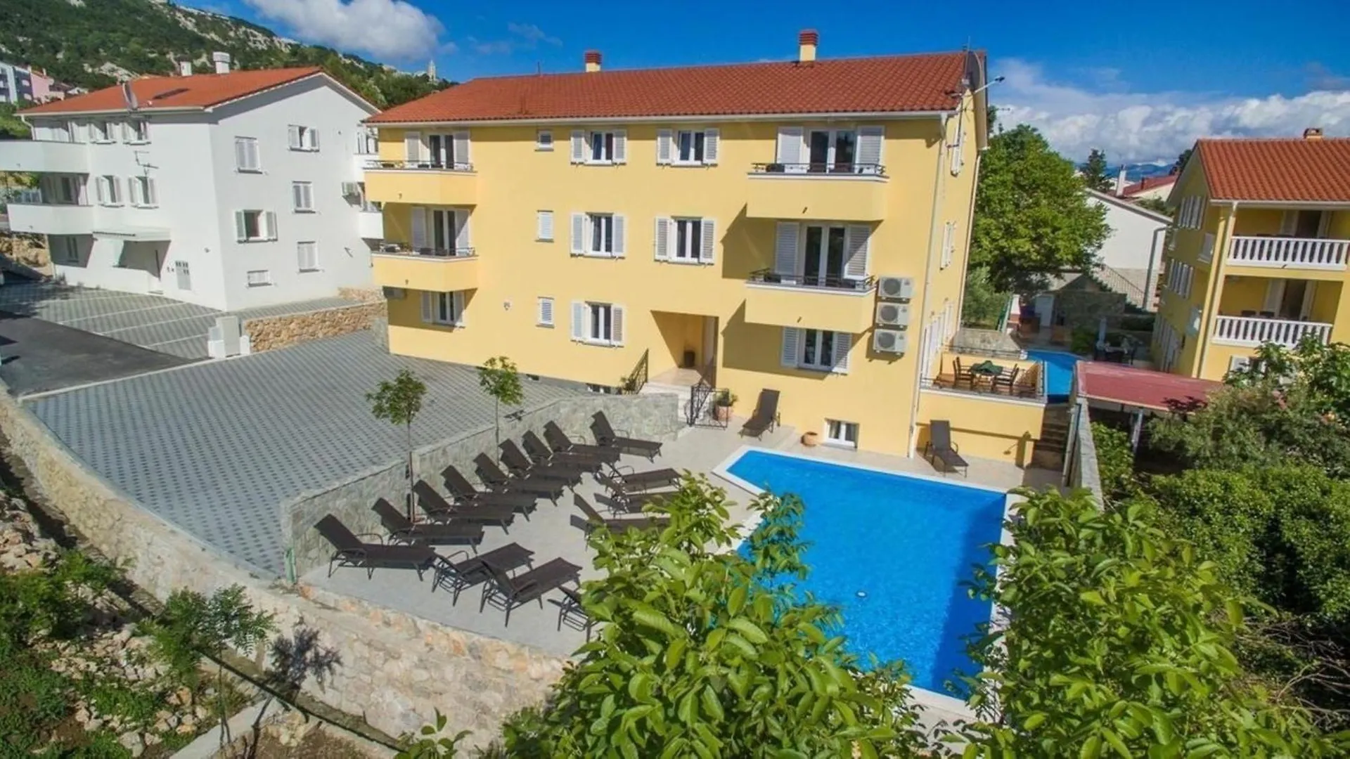 Wohnung In Baska Mit Grill Und Gemeinsamem Pool 0*, Baska (Krk)